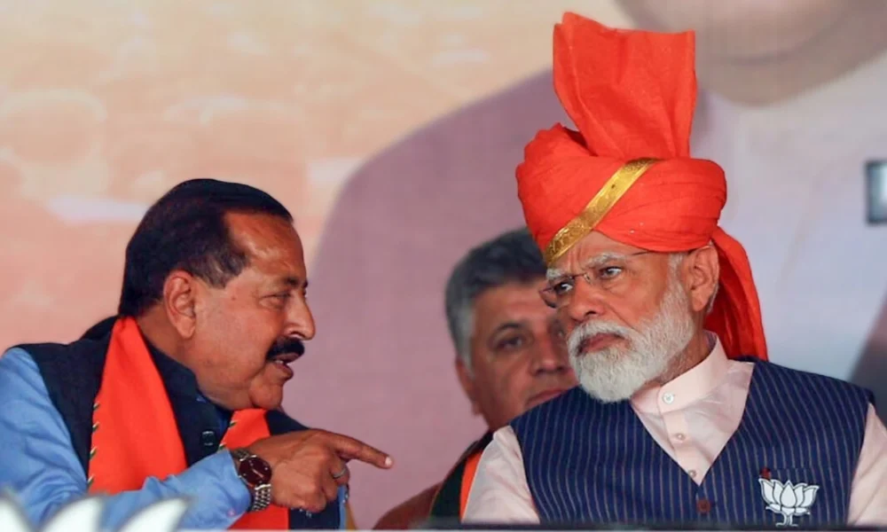 Prime-Minister-Narendra-Modi-interacts-with-Union-Minister-of-State.