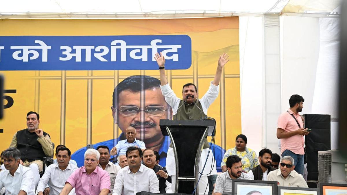 Aap fasts for arvind Kejriwal