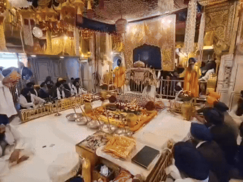 संगतों के दर्शन-दीदार के लिए जलो साहिब भी सजाए गए