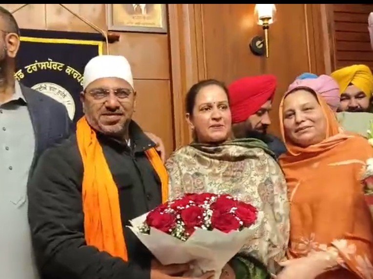 PRTC के नए चेयरमैन हरपाल जुनजाला को बधाई देते हुए।