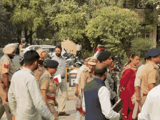 पिछले साल 27 अक्टूबर को बठिंडा कोर्ट में पेश हुईं थी भाजपा सांसद कंगना रनोट।