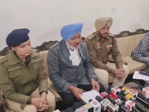 मंत्री हरपाल सिंह चीमा मर्डर केस के बारे में जानकारी देते हुए।