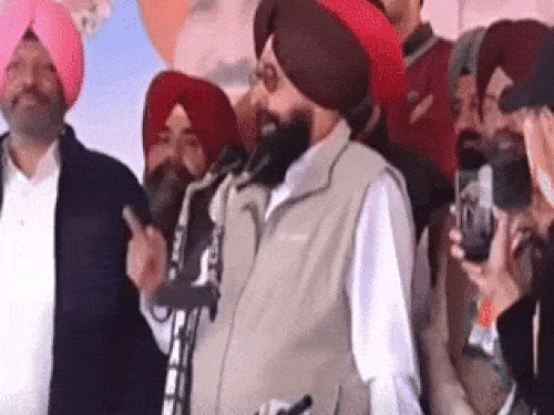 कांग्रेस नेता प्रताप सिंह बाजवा रैली को संबोधित करते हुए। फाइल फोटो