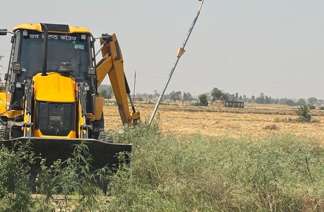 PunjabKesari, illegal-colony-demolished-in-gurdaspur